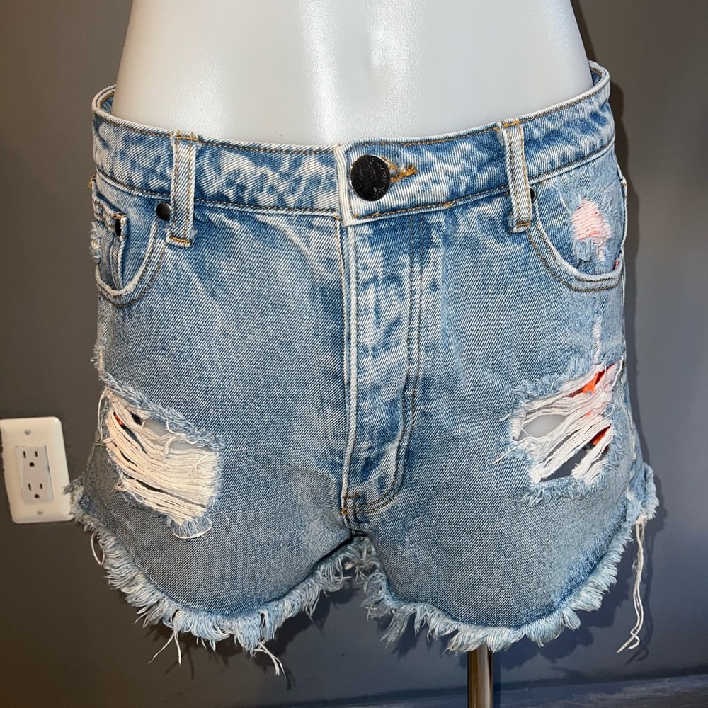 Signature8 High Rise Jean Shorts, size Large (fits 8-10)
